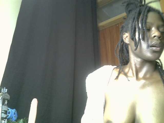 le modèle Blackdiva-11 est en webcam porno dans un show sur le site bongacams, il possède les tags suivants: Ebony,Brunette,Hairy