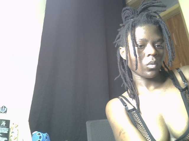 Blackdiva-11 live cam on BongaCams
