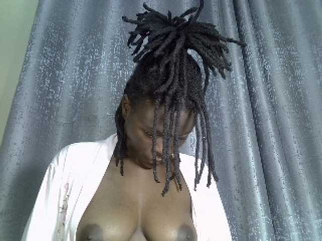 Blackdiva-11 live cam on BongaCams