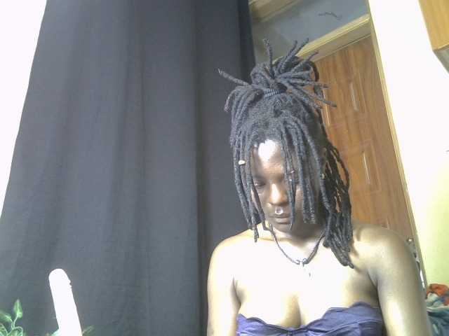 Blackdiva-11 live cam on BongaCams