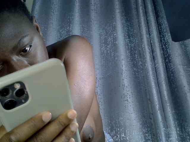 Blackdiva-11 webcam