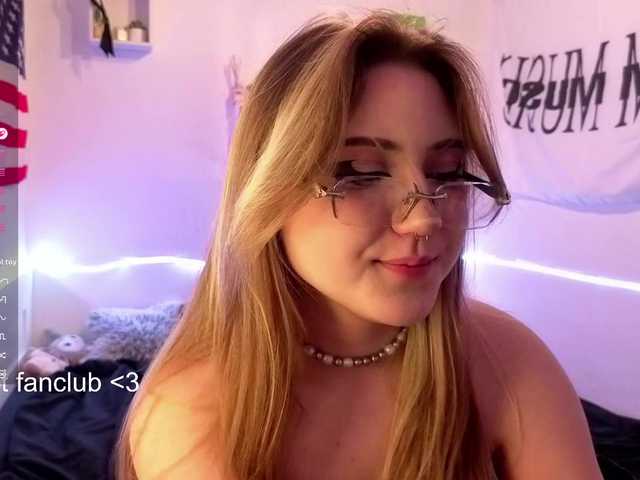 RosemaryTrundle live cam on BongaCams