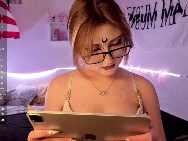 RosemaryTrundle live cam on BongaCams