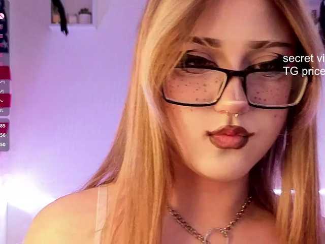 RosemaryTrundle live cam on BongaCams