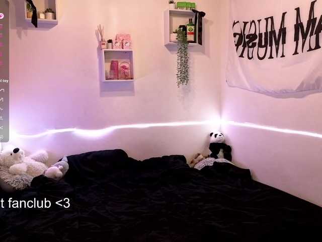 RosemaryTrundle — live female cam