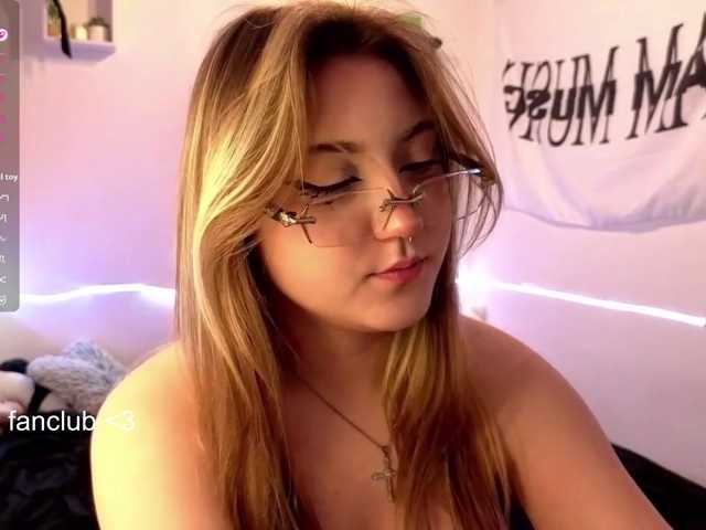 RosemaryTrundle live cam on BongaCams