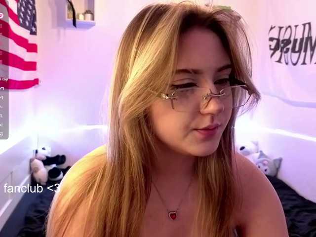 RosemaryTrundle live cam on BongaCams