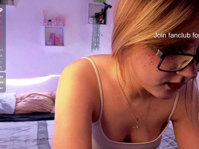 RosemaryTrundle live cam on BongaCams