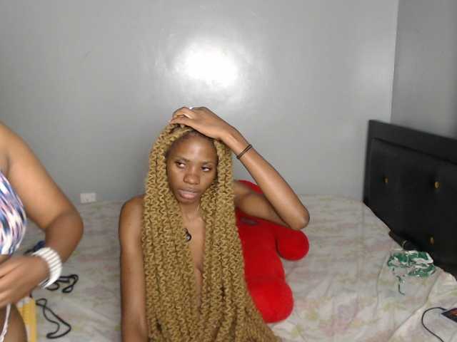 VelvetCuties live cam