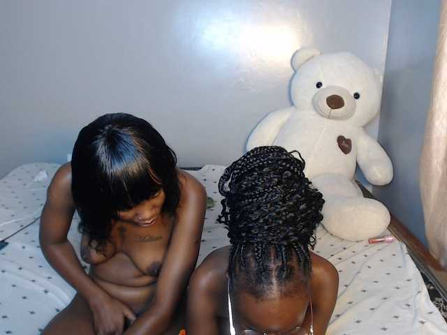 VelvetCuties live cam