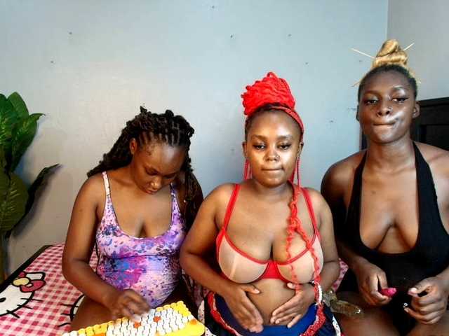VelvetCuties live cam