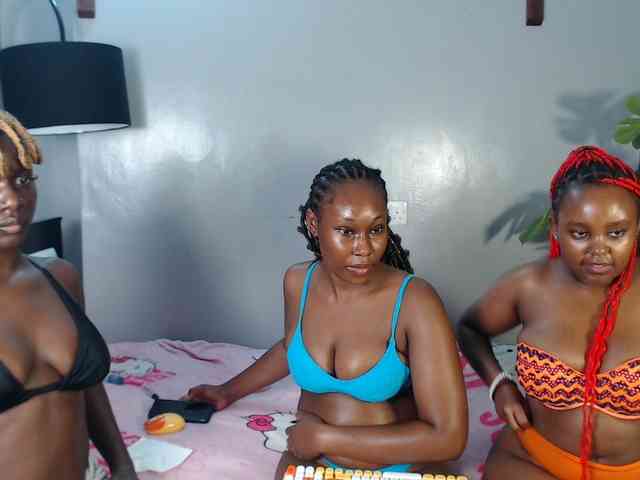 VelvetCuties webcam