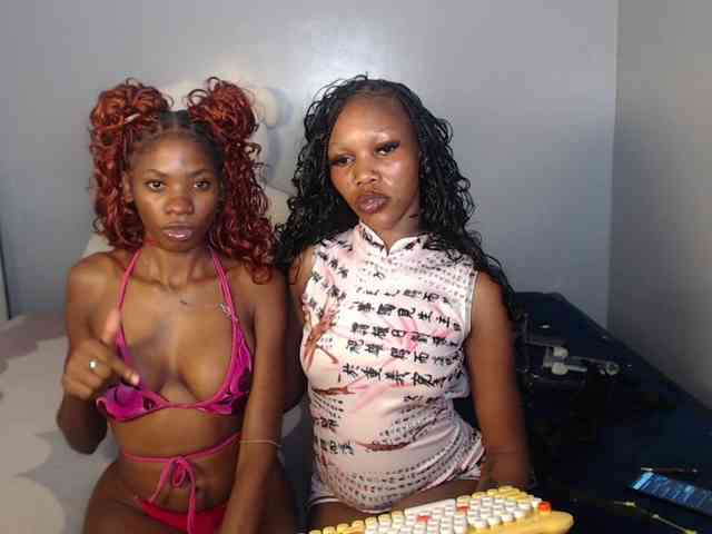 VelvetCuties webcam