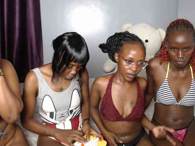 VelvetCuties webcam