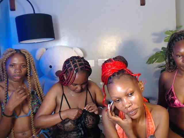 VelvetCuties webcam