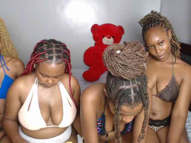 VelvetCuties webcam