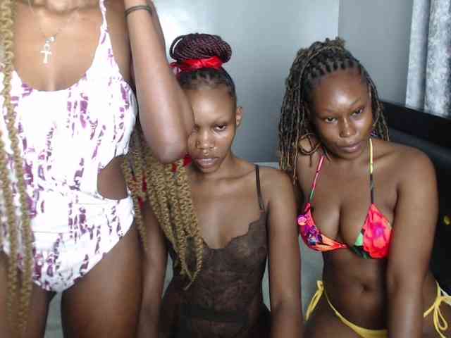 VelvetCuties webcam