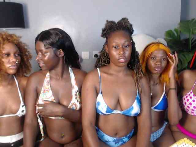 VelvetCuties webcam