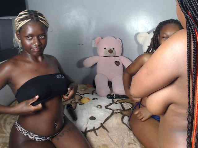 VelvetCuties webcam