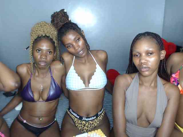 VelvetCuties webcam