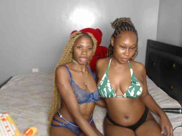 VelvetCuties webcam