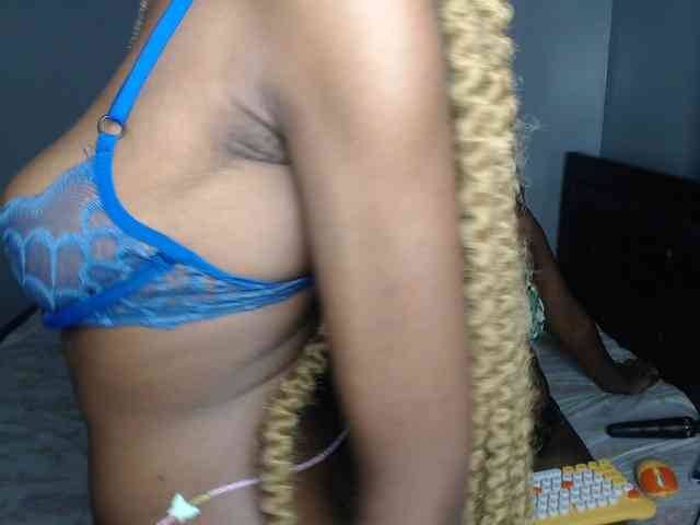 VelvetCuties webcam