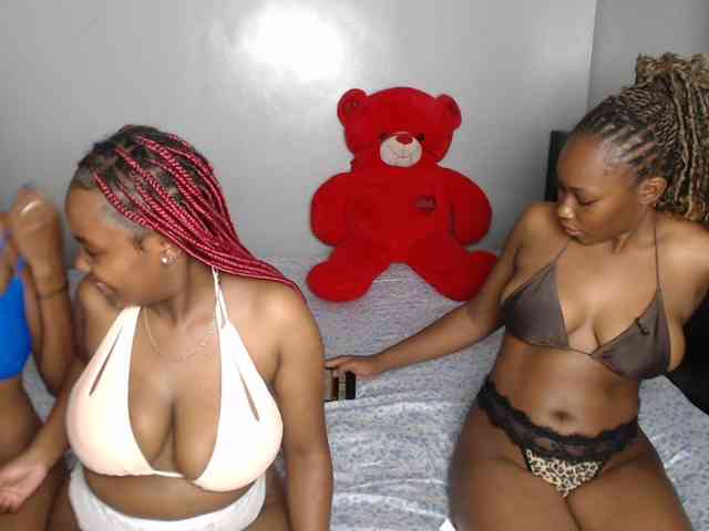 VelvetCuties webcam