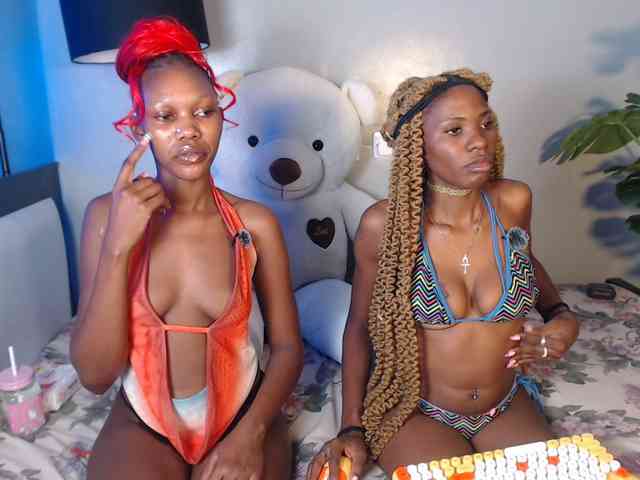 VelvetCuties webcam