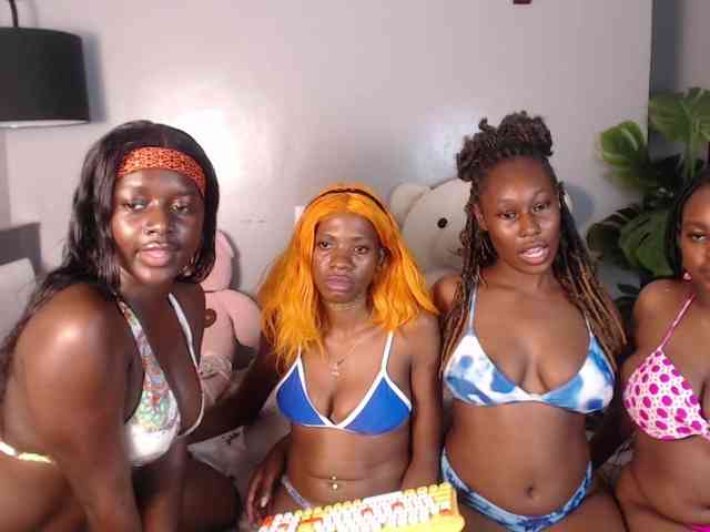 VelvetCuties webcam