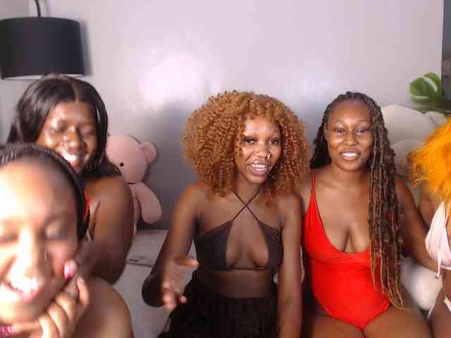 VelvetCuties webcam