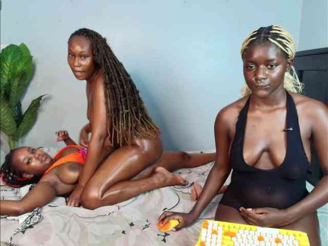 VelvetCuties webcam