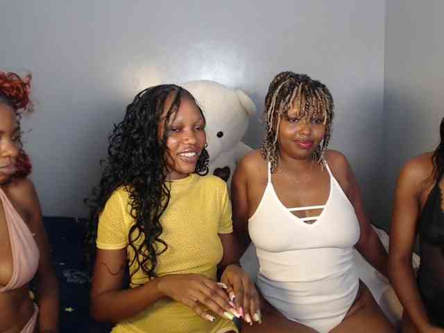 VelvetCuties webcam