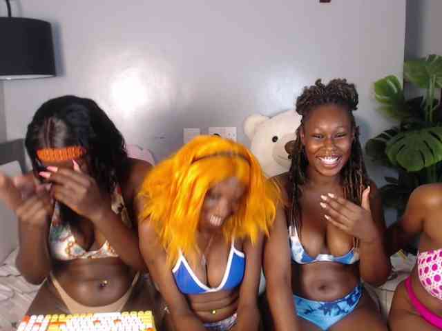VelvetCuties webcam