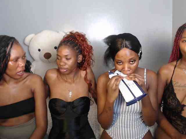 VelvetCuties webcam