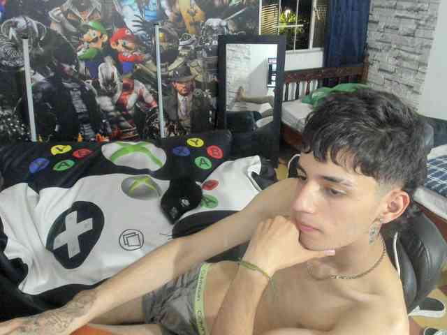 wex-077 Live Webcam on BongaCams