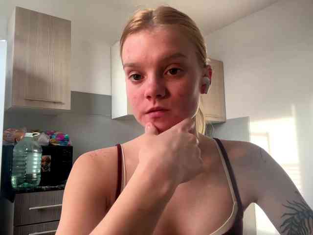 TiffannyBanyas webcam