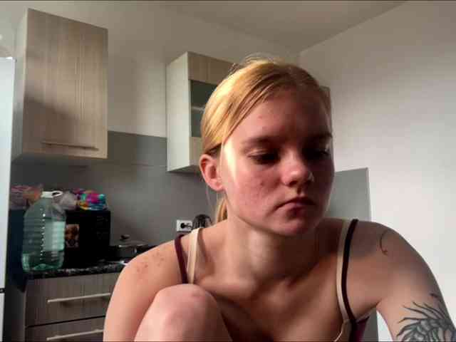 TiffannyBanyas webcam