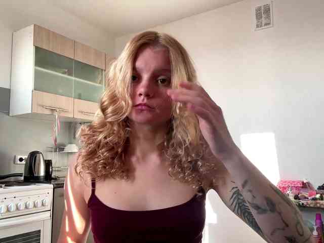 TiffannyBanyas webcam