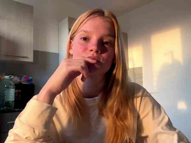 TiffannyBanyas webcam