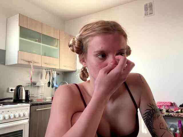 TiffannyBanyas webcam