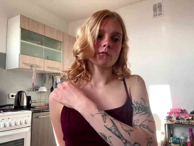 TiffannyBanyas webcam