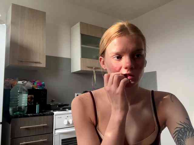 TiffannyBanyas webcam