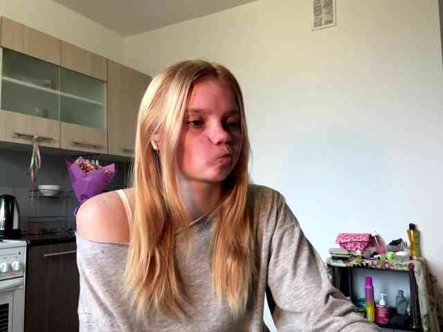 TiffannyBanyas webcam