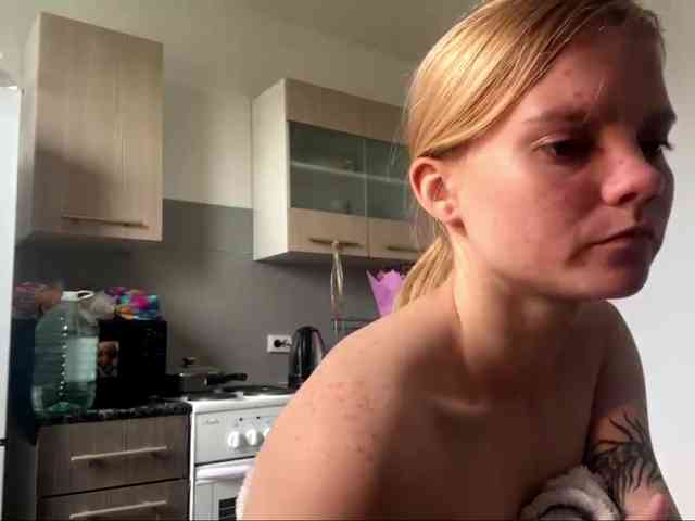 TiffannyBanyas webcam