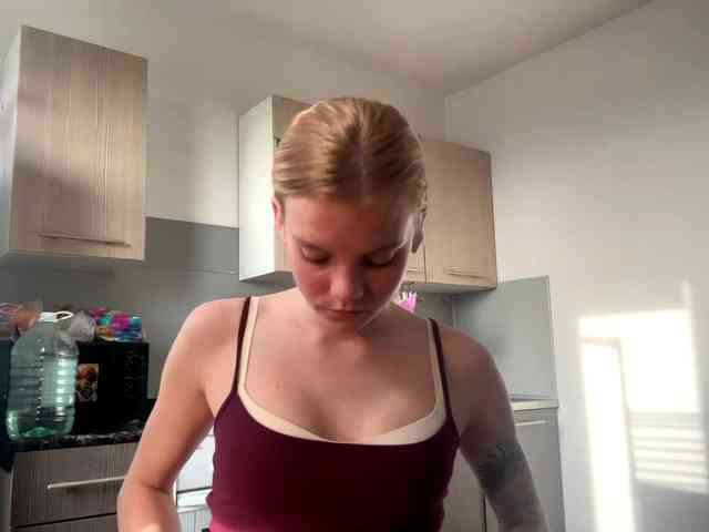 TiffannyBanyas webcam