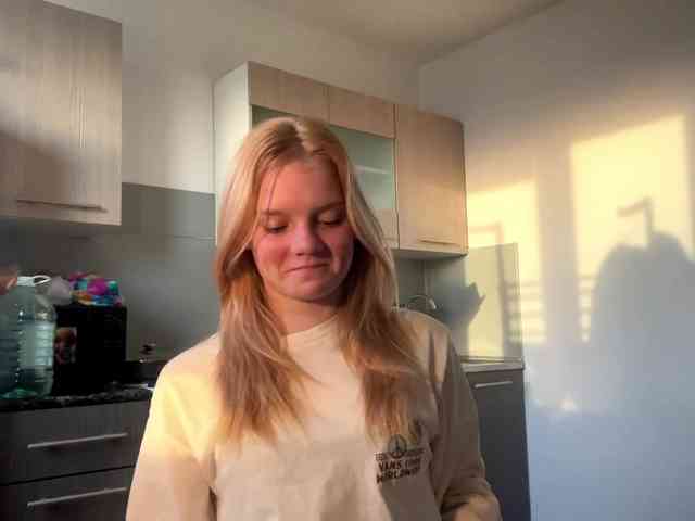 TiffannyBanyas webcam