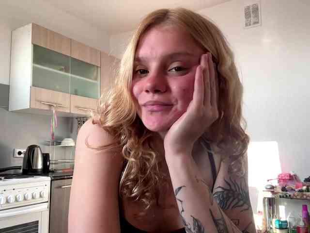 TiffannyBanyas webcam