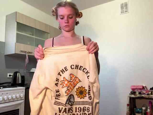 TiffannyBanyas webcam