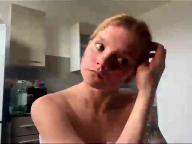 TiffannyBanyas webcam