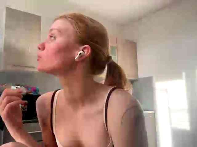 TiffannyBanyas webcam